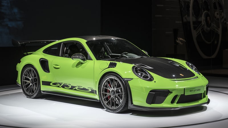 Porsche 911 GT3 RS Weissach Package goes on a carbon-fiber diet 